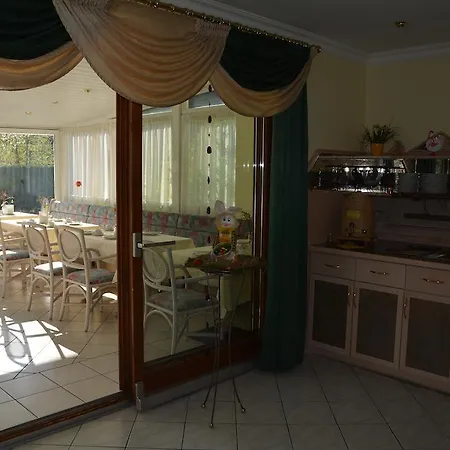 بيت ضيافة Kurpension Gundula 4*